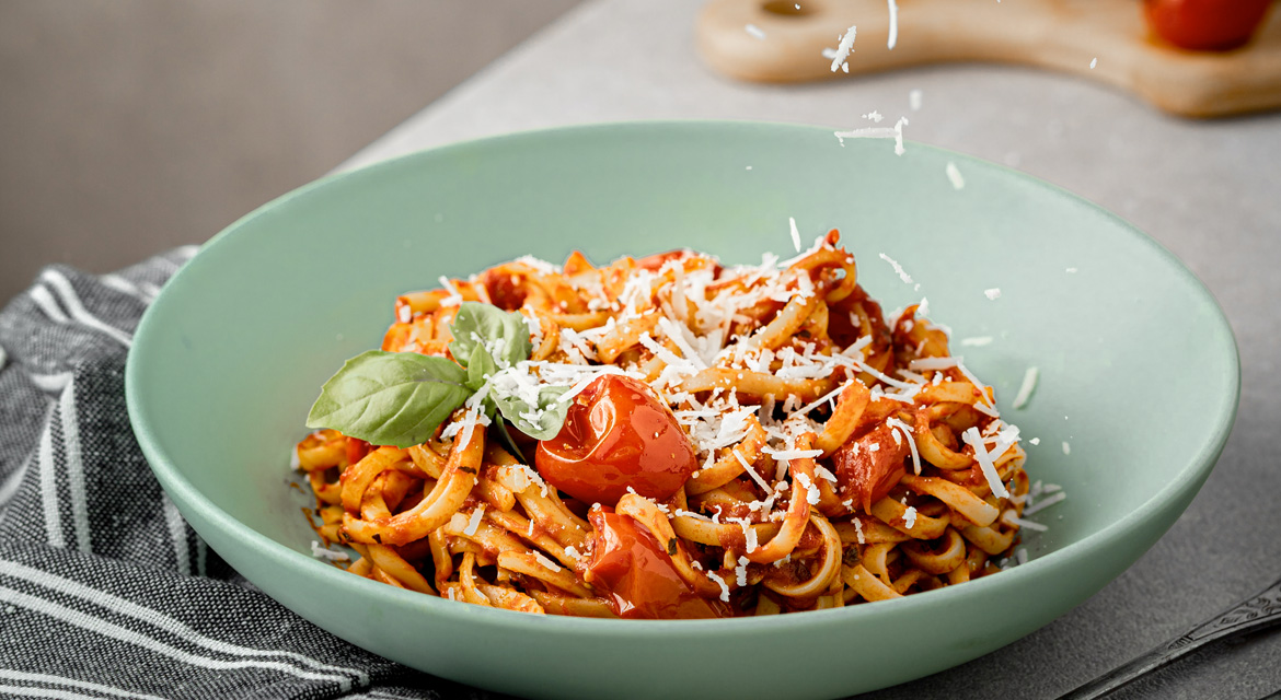 मैं पास्ता भोजन तैयार करता हूँ